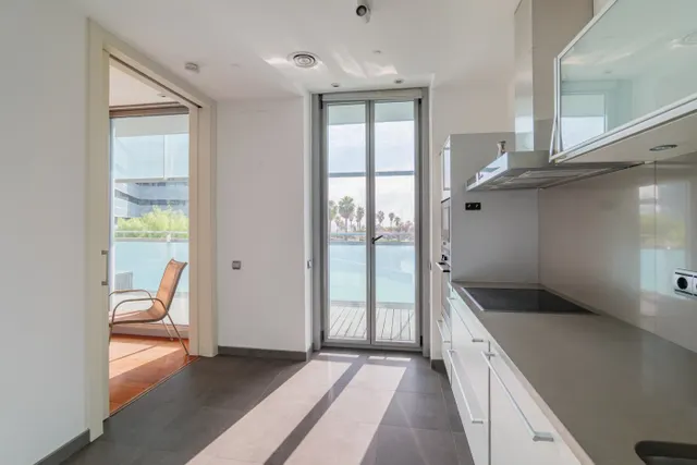 PISO CON VISTA AL MAR — 9