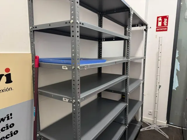 DOS LOCALES COMERCIALES JUNTOS CON ALMACEN Y ASEO PROPIO — 14