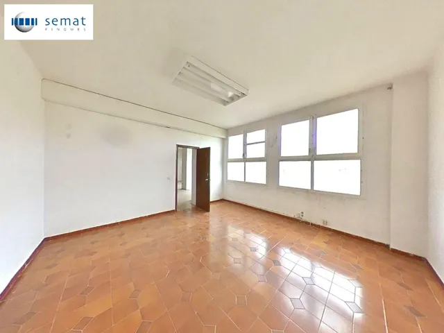 Compra o alquila este local comercial en la mejor zona de Cervera — 3