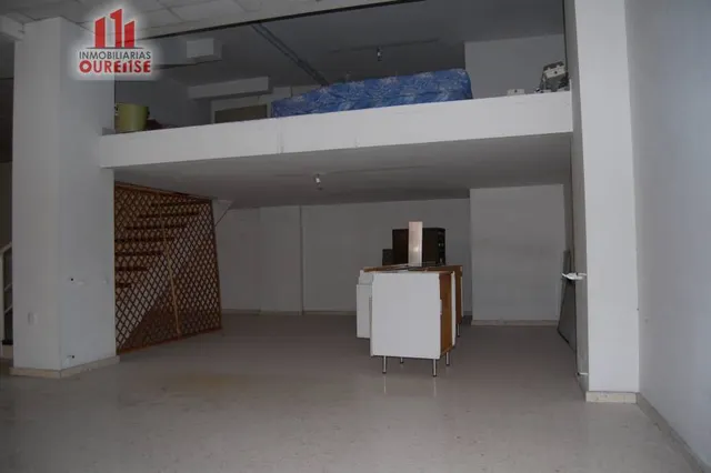 AMPLIO LOCAL COMERCIAL EN EL VEINTIUNO — 29