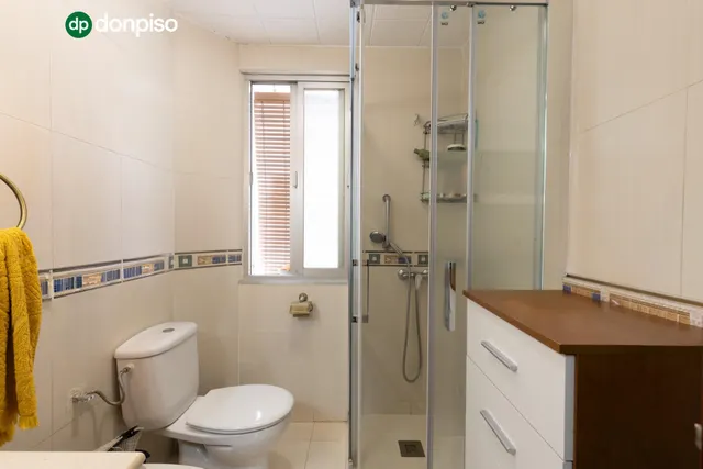Piso de 3 dormitorios en calle milán, zaidín | muy luminoso y con gran potencial — 19