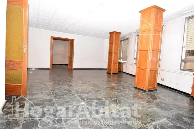 OPORTUNIDAD DE INVERSIÓN. DISFRUTA DE UNA VIVIENDA CON OFICI - foto 5