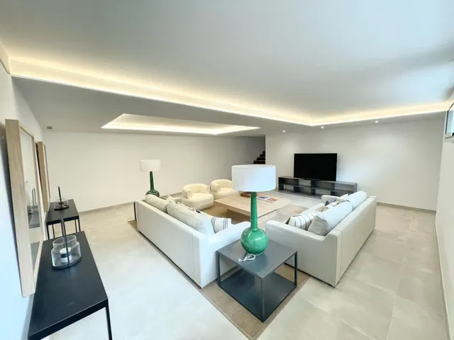 Villas urbanas en Marbella con magnificas vistas al mar. — 11