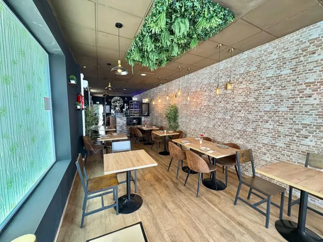 Magnífico local comercial reformado y en pleno funcionamient - foto 3