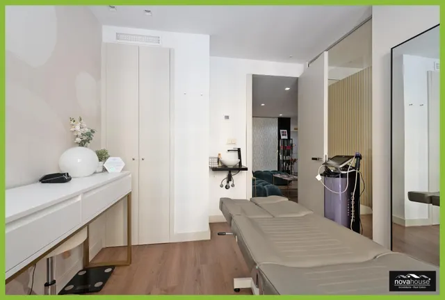 Piso exterior junto el corte ingles – actualmente acondicionado como clinica. — 13