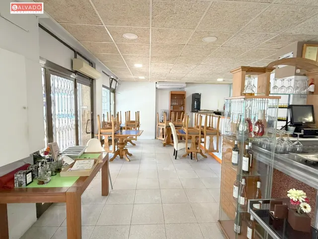¡local comercial en venta a 100 m del mar con amplia terraza y salida de humos! — 12