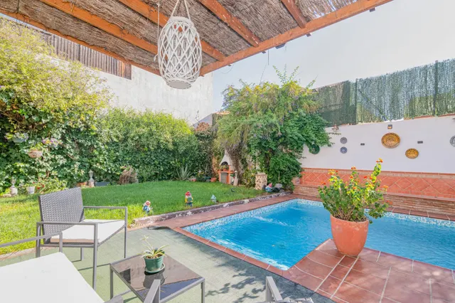 AMPLIA VIVIENDA EN CHAUCHINA CON PISCINA — 18
