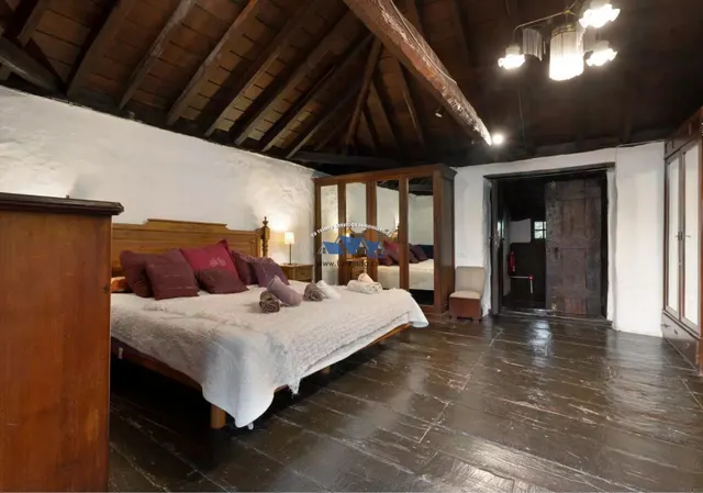 Casa histórica en venta — 18