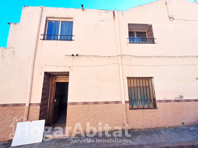 AMPLIA CASA CON 2 TERRAZAS PARA REFORMAR EN EL CENTRO — 40