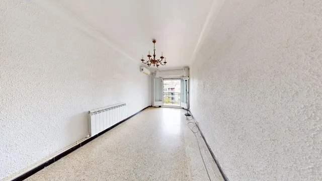 Piso de 65m2. Distribuido en tres dormitorios, salón con terraza, cocina con galería y baño — 6