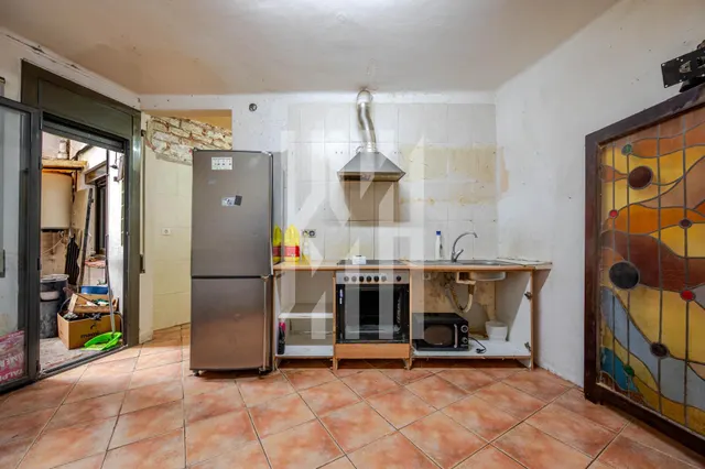 Casa con local a reformar en anglés — 44