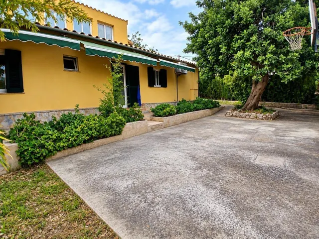 Villa con piscina y parcela de 2.075 m2 en Ses Rotgetes, cerca de Palma — 26