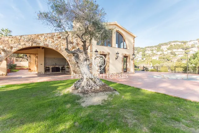 Casa en venta con bonitas vistas al mar en Cala Sant Frances - foto 3