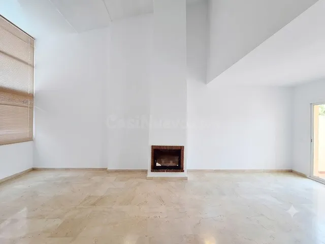 ¡OPORTUNIDAD EN LA NUCIA! Chalet independiente con piscina y - foto 4