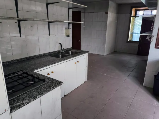 Se alquila Local de 100 metros cuadrados en c/Gran Vía, Carballo — 11