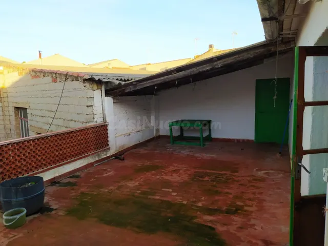 Piso con un bajo hecho vivienda y garaje. - foto 2