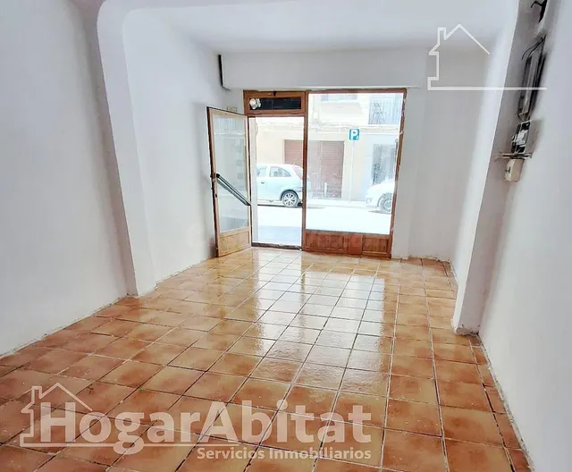 ¡OPORTUNIDAD DE INVERSIÓN! LOCAL COMERCIAL LUMINOSO Y ECONÓMICO PARA REFORMAR — 3