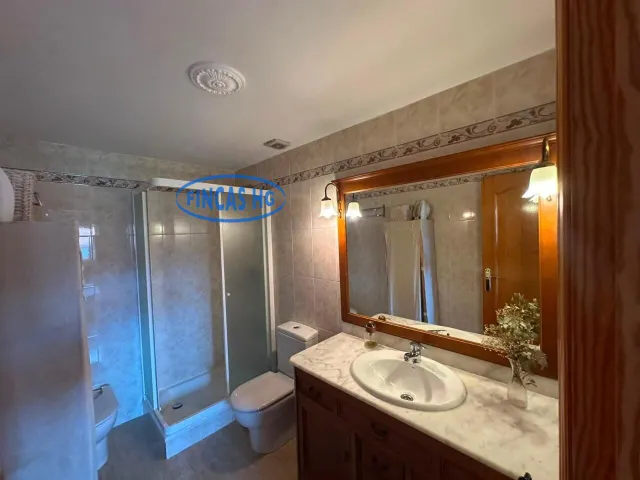 Bungalow de 260 m2 con jardín, buhardilla y garaje en urbanización con piscina en Ciudad Jardín, Alicante — 31
