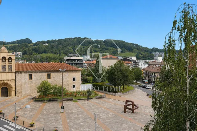Vivienda acogedora con balcón y vistas despejadas — 23
