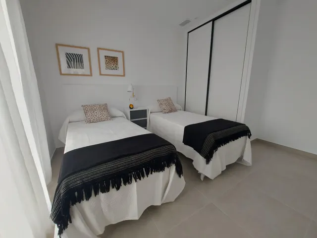 VILLAS PAREADAS DE OBRA NUEVA EN ROLDAN — 21