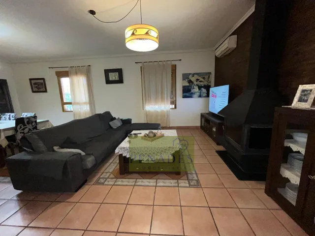 Espectacular chalet a la venta con impresionante jardín interior — 8
