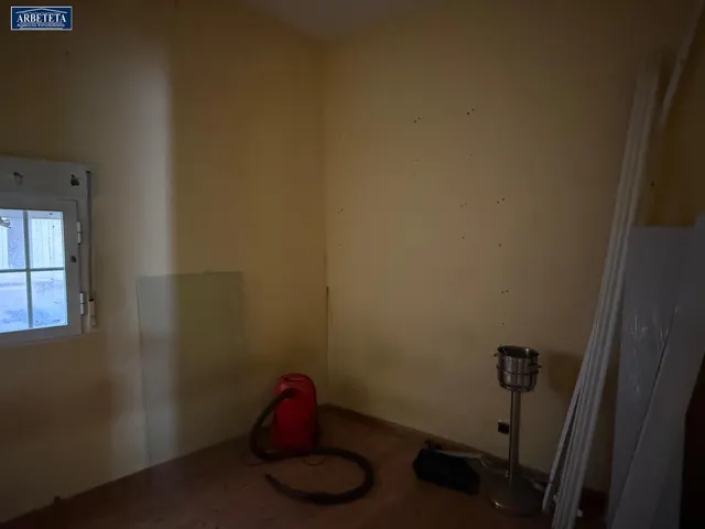 INMOBILIARIA ARBETETA VENDE EDIFICIO PARA REFORMAR EN PLENO CENTRO DE GUADALAJARA. — 38