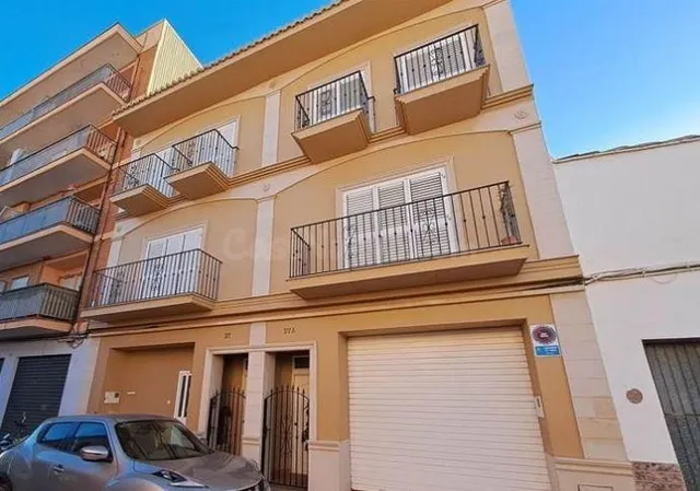 SE VENDE casa adosada OKUPA en Calle Germanes Martinez Nº 37 - foto 2