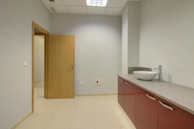UN ESPACIO PREPARADO PARA TU PRÓXIMO NEGOCIO — 33