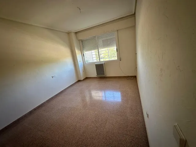 Bungalow de 250 m2 con 5 habitaciones, patio, terraza y piscina comunitaria — 8