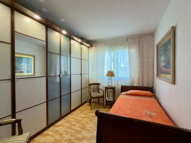 CHALET INDEPENDIENTE CON 3.500 M2 DE PARCELA, PISCINA, VIVIENDA DE INVITADOS Y PISTA DEPORTIVA EN LOS TABLAZOS — 31