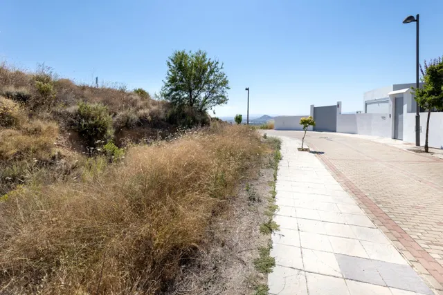 Venta de solar urbano en La Zubia (Zona Altos de La Zubia) — 8