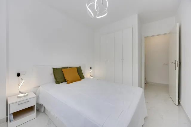 Apartamento moderno en planta baja con piscina — 17