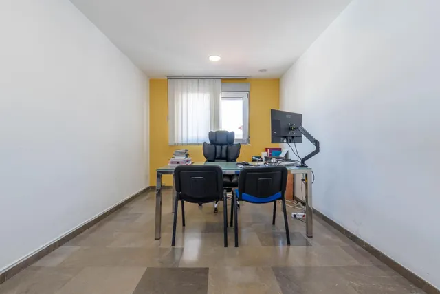 Edificio de 3 plantas destinado a oficinas junto a Centro Comercial Serrallo — 48