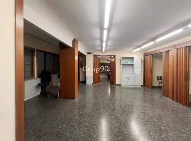3 LOCALES COMERCIALES EN  ZONA INSTITUT — 35