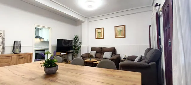 ¡Espacio para todos! Gran planta baja con porche y parking - foto 3