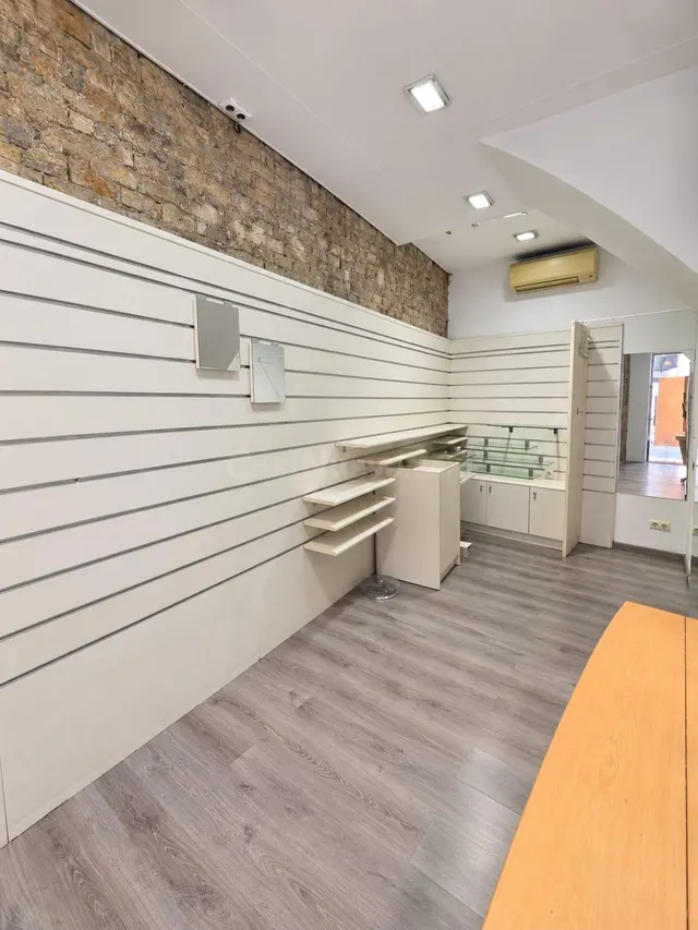Edificio en venta en pleno centro de Tortosa: local acondicionado, división horizontal y terrado con vistas — 5