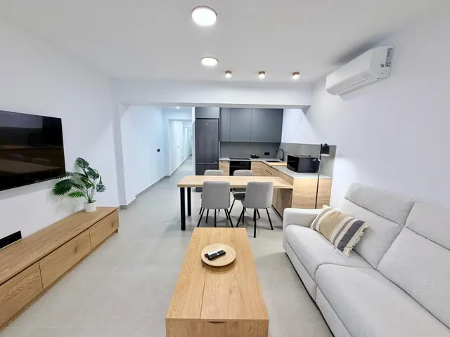 Precioso piso totalmente reformado en alquiler de larga temporada — 18