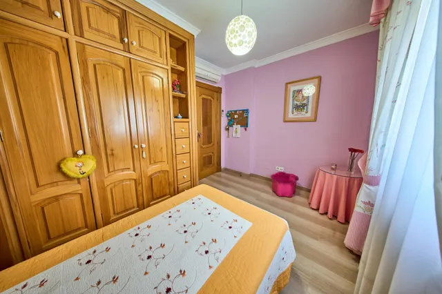 Espacio, calidez y terrazas para disfrutar: una casa con personalidad en Churriana de la Vega — 25
