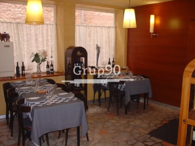 Hostal-Restaurante en la plaza del pueblo — 9