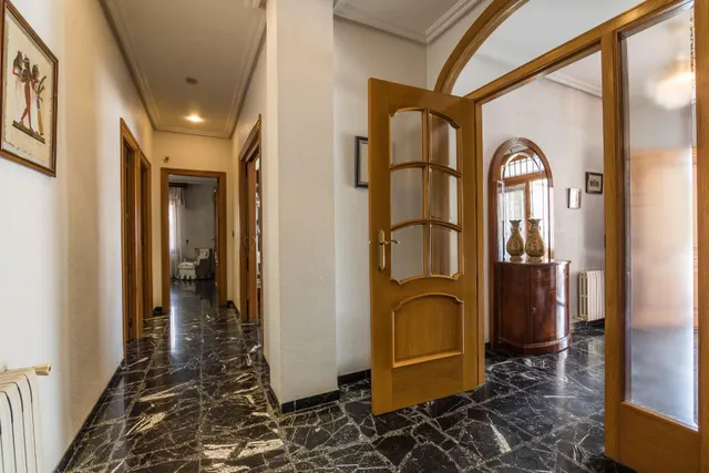 ESPECTACULAR CHALET EN ZONA CIUDAD JARDIN — 44