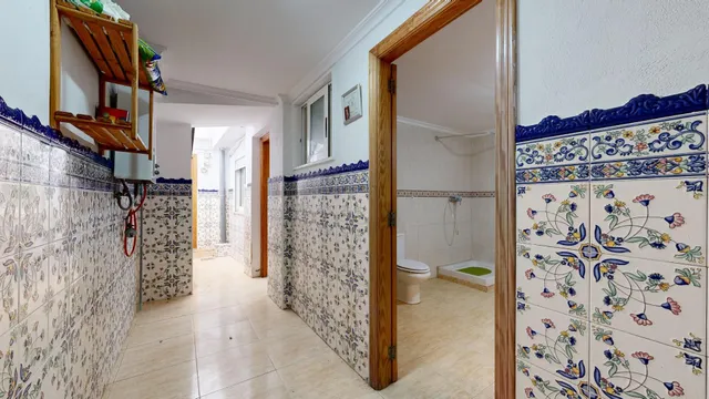En el Raval, cullera una casa reformada y para entrar a vivir. — 13