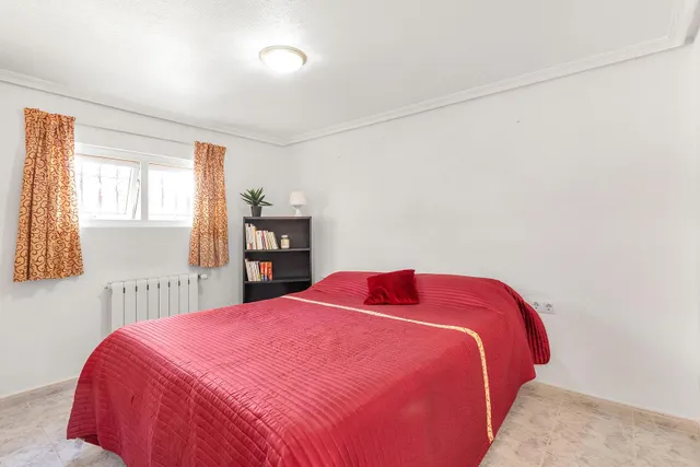 Villa independiente con piscina privada, vitas a la laguna Rosa y Salinas de Torrevieja — 15