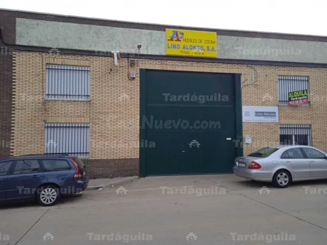 VENTA DE NAVE EN VILLARES DE LA REINA