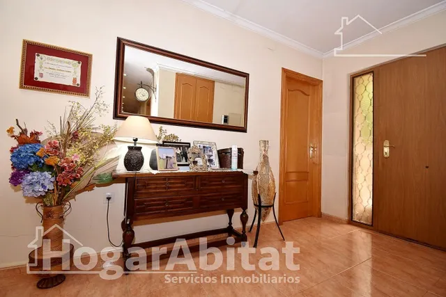 CHALET SEMINUEVO CON GARAJE, PISCINA Y AMPLIA PARCELA — 40