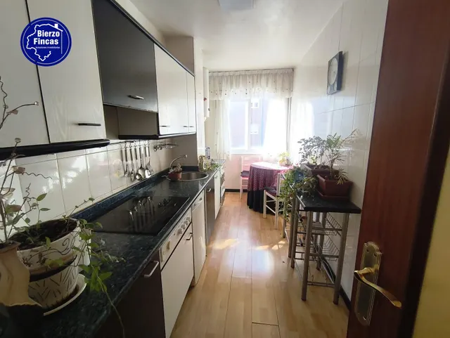 SE VENDE VIVIENDA EN TROBAJO DEL CAMINO, LEÓN - foto 2