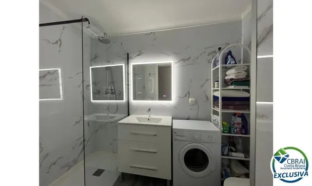 Apartamento de playa en la hermosa Costa Brava directamente en 1ª línea de mar en Empuriabrava — 18
