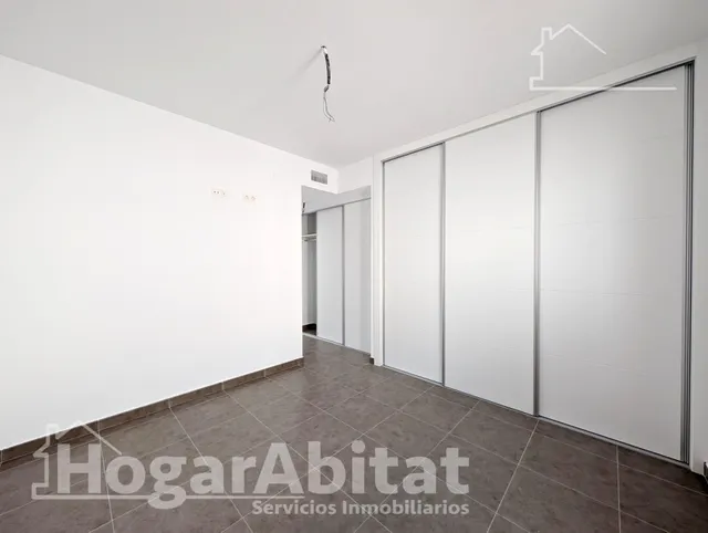 Estrena estilo de vida en este moderno adosado con gran porche, terraza, patio y piscina comunitaria — 17