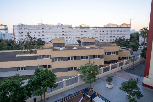 Amplio y luminoso piso en Cadiz, a solo diez minutos de la Playa Victoria — 12