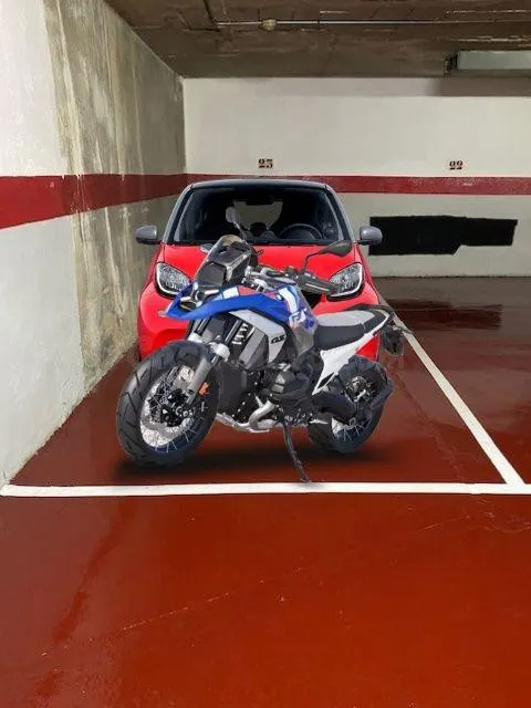 Parking en Av. Generalitat 26 (coche mediano o pequeño) — 4