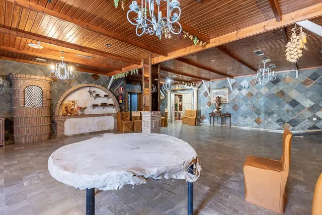EN VENTA HOTEL Y RESTAURANTE LOS PINILLOS — 15
